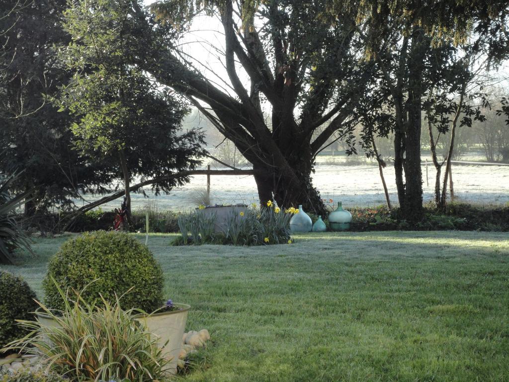 Bed and Breakfast Les 2 Madeleine Saint-Saturnin-du-Bois Экстерьер фото