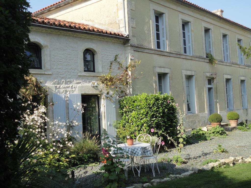 Bed and Breakfast Les 2 Madeleine Saint-Saturnin-du-Bois Экстерьер фото