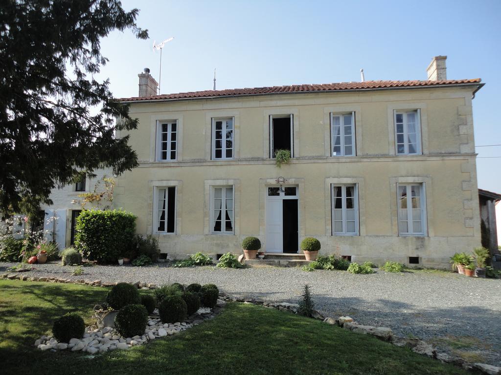 Bed and Breakfast Les 2 Madeleine Saint-Saturnin-du-Bois Экстерьер фото