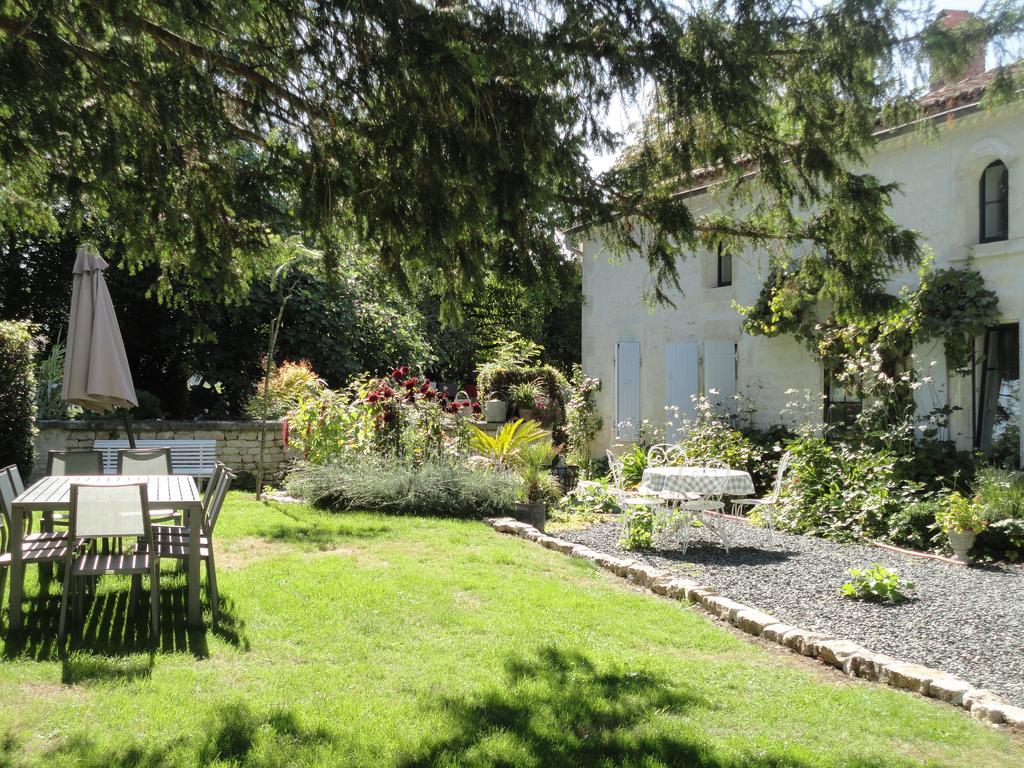 Bed and Breakfast Les 2 Madeleine Saint-Saturnin-du-Bois Экстерьер фото