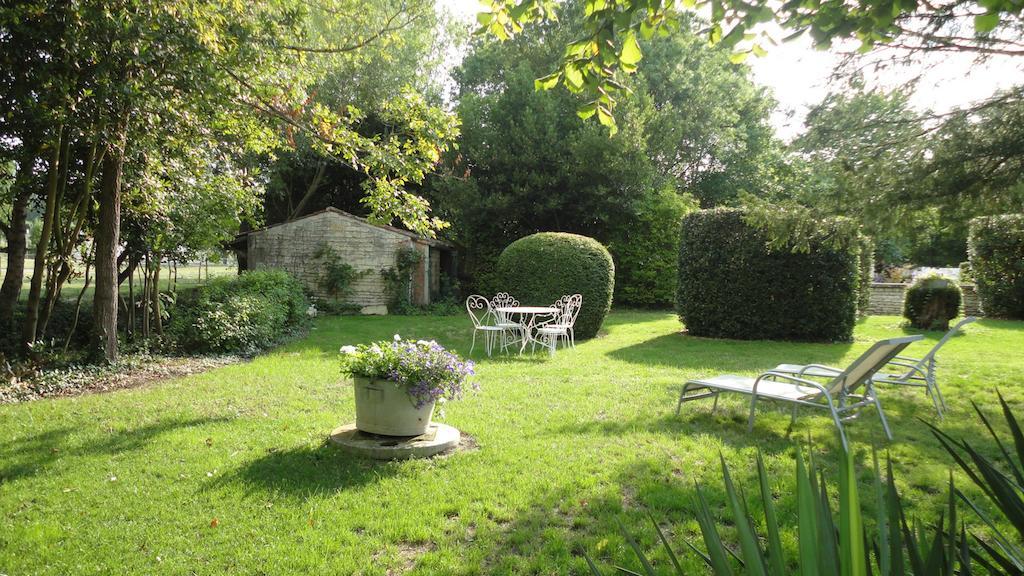 Bed and Breakfast Les 2 Madeleine Saint-Saturnin-du-Bois Экстерьер фото