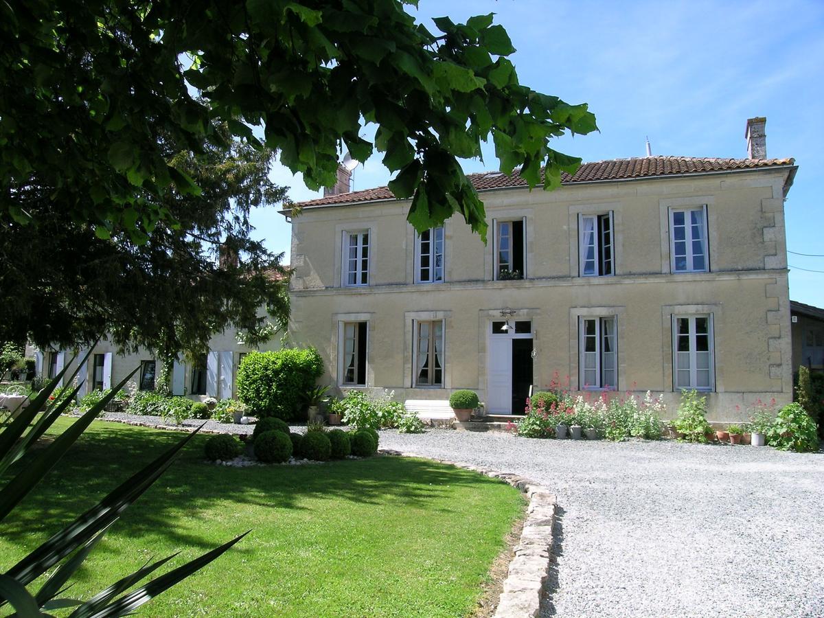 Bed and Breakfast Les 2 Madeleine Saint-Saturnin-du-Bois Экстерьер фото