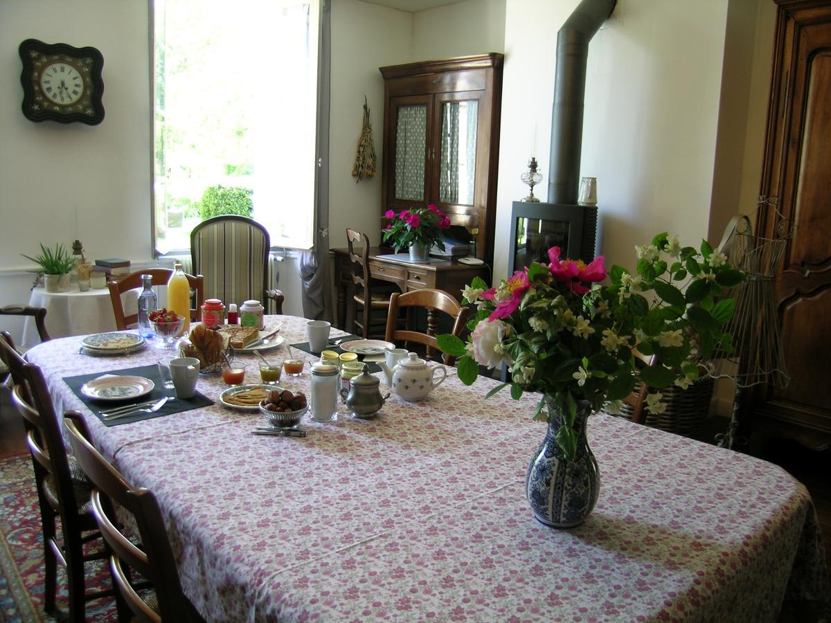 Bed and Breakfast Les 2 Madeleine Saint-Saturnin-du-Bois Экстерьер фото