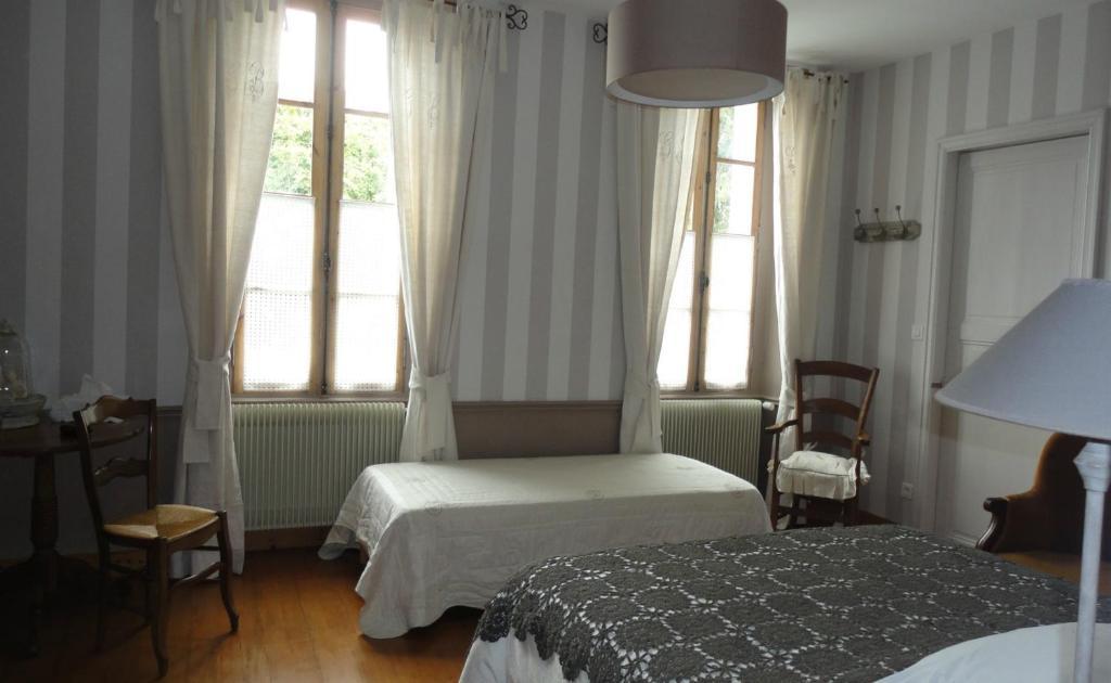Bed and Breakfast Les 2 Madeleine Saint-Saturnin-du-Bois Экстерьер фото