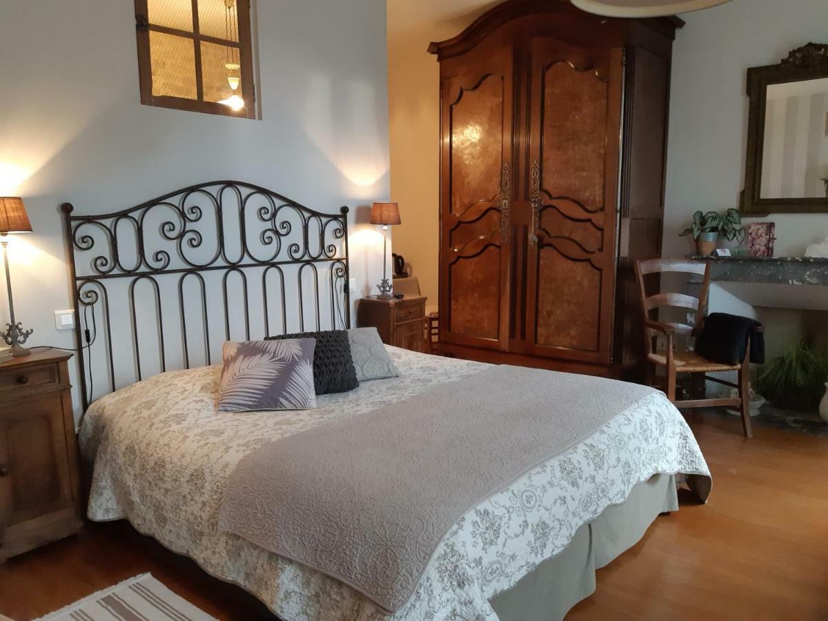 Bed and Breakfast Les 2 Madeleine Saint-Saturnin-du-Bois Экстерьер фото