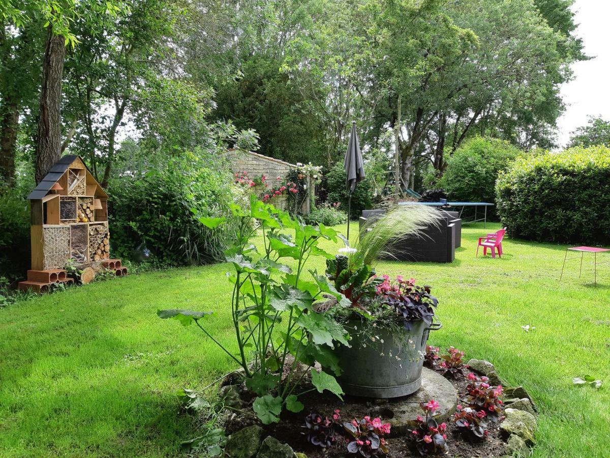 Bed and Breakfast Les 2 Madeleine Saint-Saturnin-du-Bois Экстерьер фото